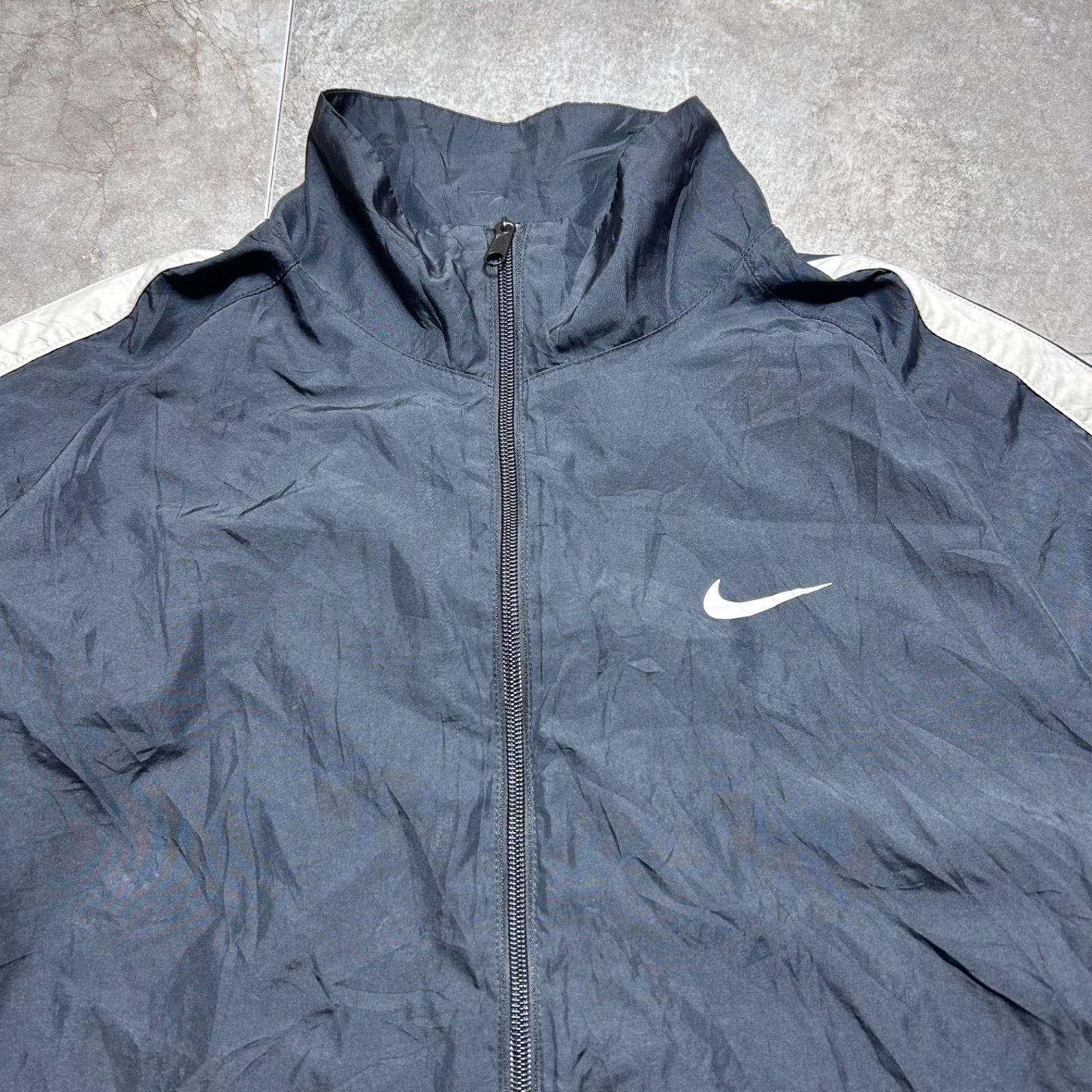 NIKE ナイロンジャケット Lsize ブラック 黒 胸元ロゴ ス