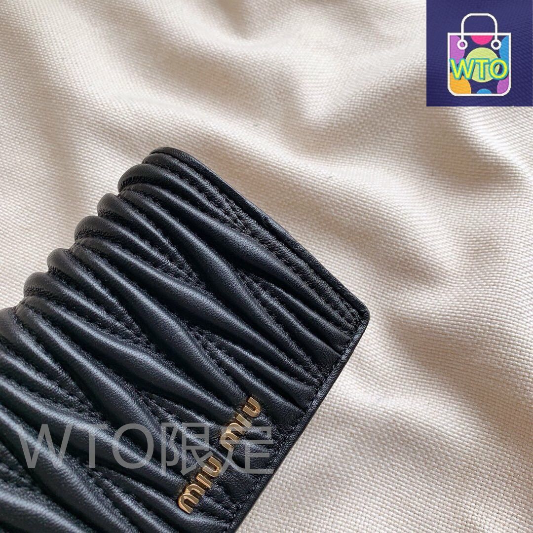 頭層の小羊皮を使用