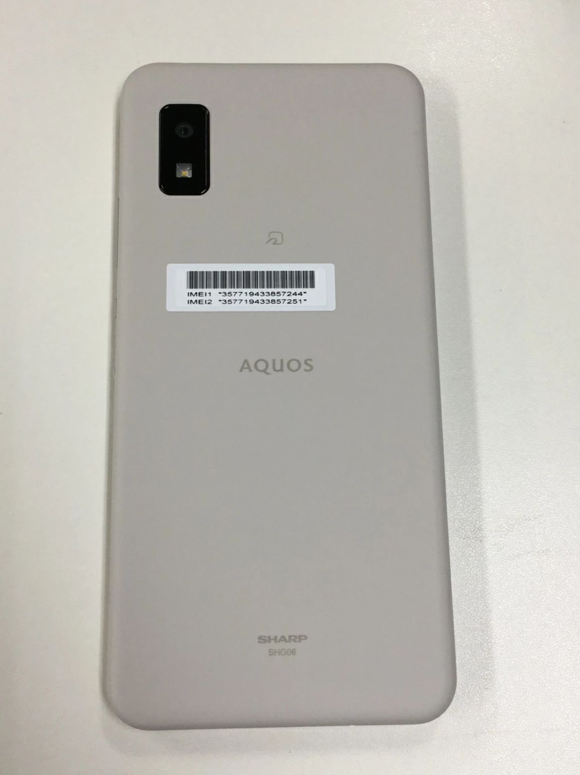 SHARP AQUOS SHG06 スマートフォン 本体のみ(箱なし) 未使用品 SHARP SHG06 AQUOS wish アイボリー SIMフリー au 中古 スマホ
