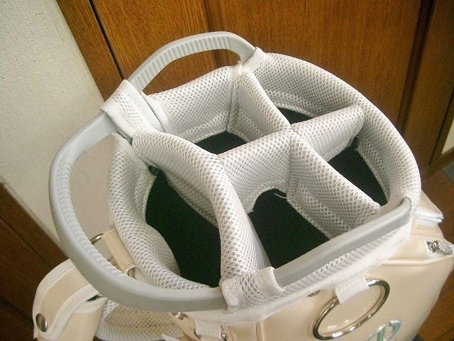 エナメル素材 クリーム色