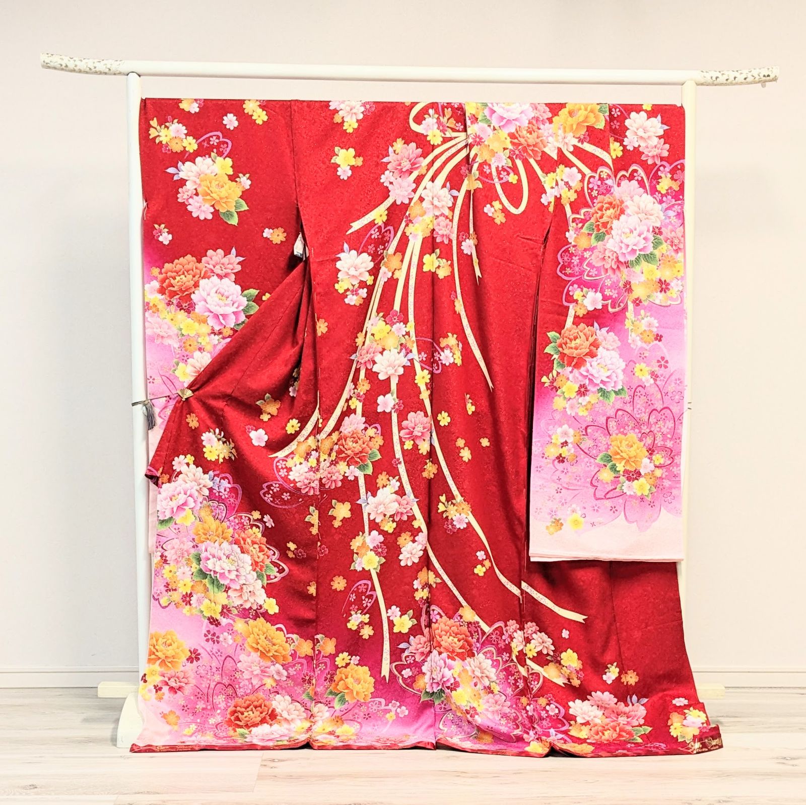 【正絹・新品・未仕立て】 振袖 赤 ピンク 花柄 成人式 F41 正絹・新品・未仕立て】 振袖 赤 ピンク 花柄 成人式 F41 - メルカリ