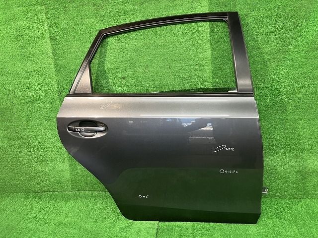 プリウスα 右リアドア ニホンイタ M31Q8 ZVW41W 5人 S トヨタ 67003 