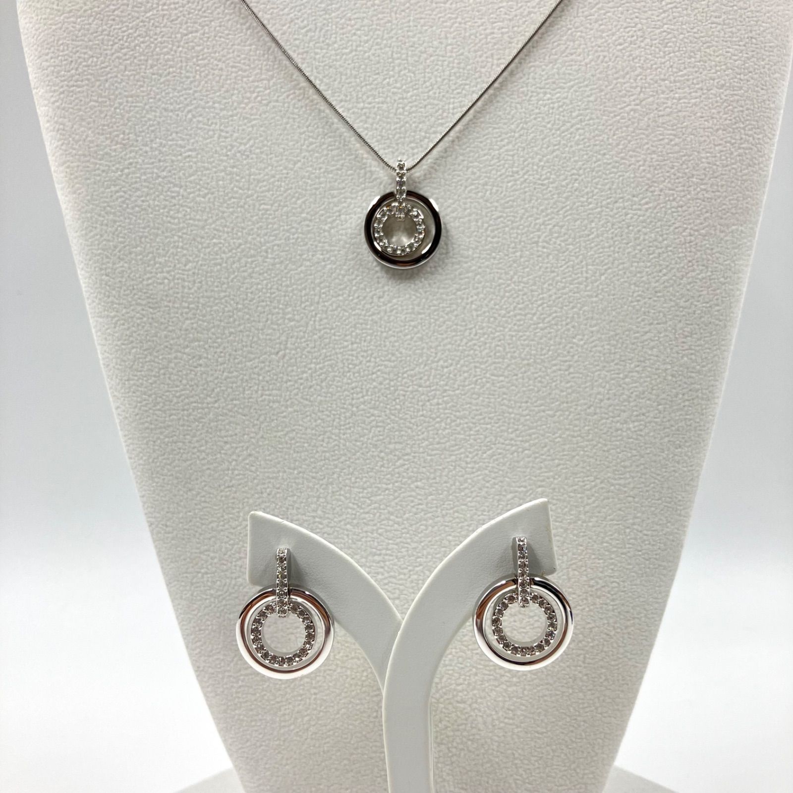 ✨美品✨SWAROVSKI サークルネックレス&ピアス セット - メルカリ