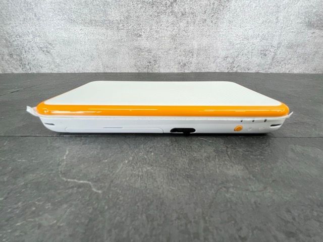 Newニンテンドー2DS LL ホワイト×オレンジ 未使用!! NINTENDO