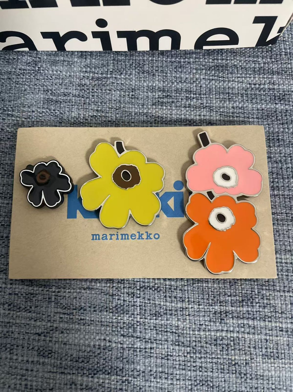 新品marimekkoマリメッコ ピンバッジ UNIKKO 3点組 ウニッコ 楽天市場】[セール20％OFF] マリメッコ ピンバッジ 3点セット