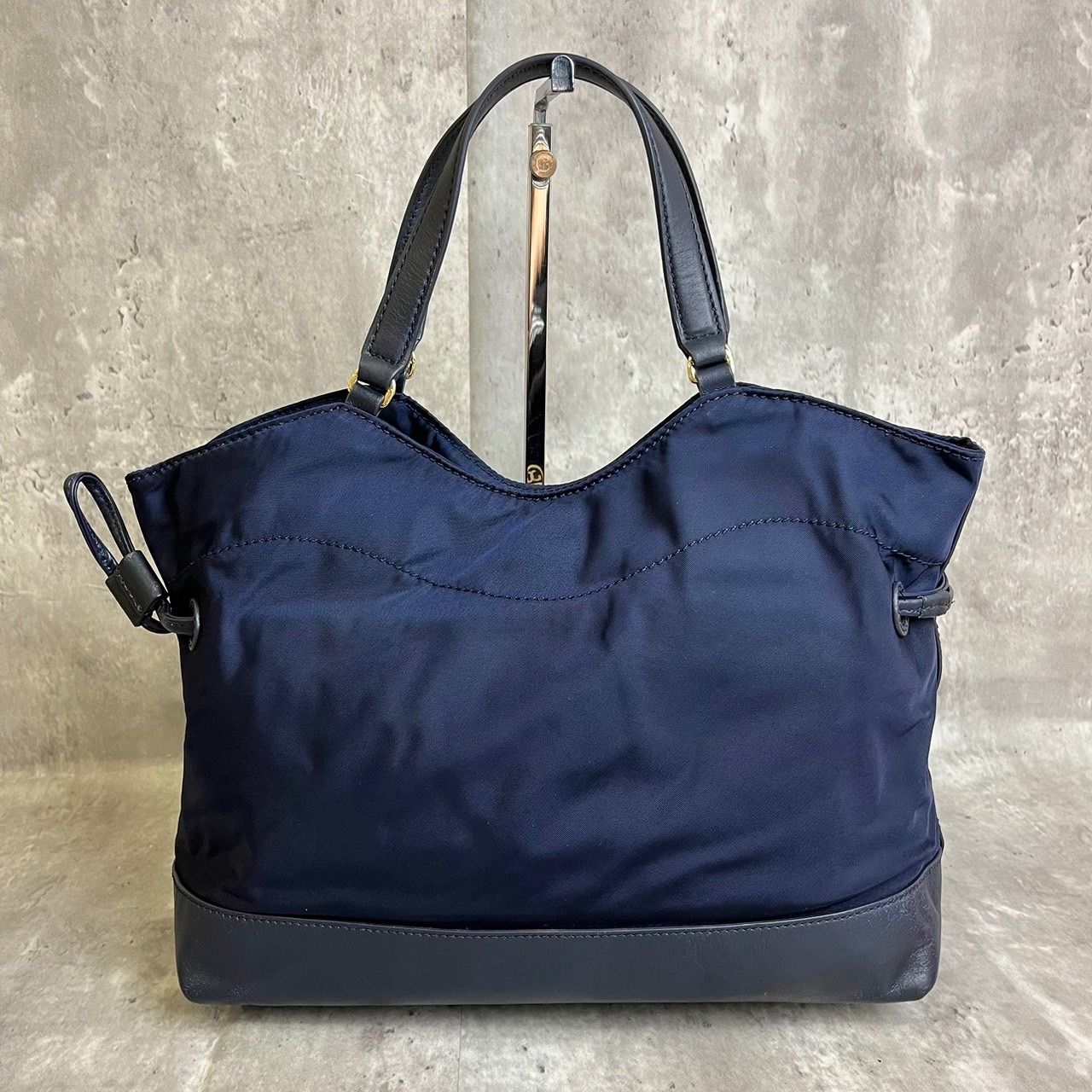 TORY BURCH A4収納 ゼブラ柄 トートバッグ レディース 8720 TORY BURCH A4収納 ゼブラ柄 トートバッグ レディース 8720