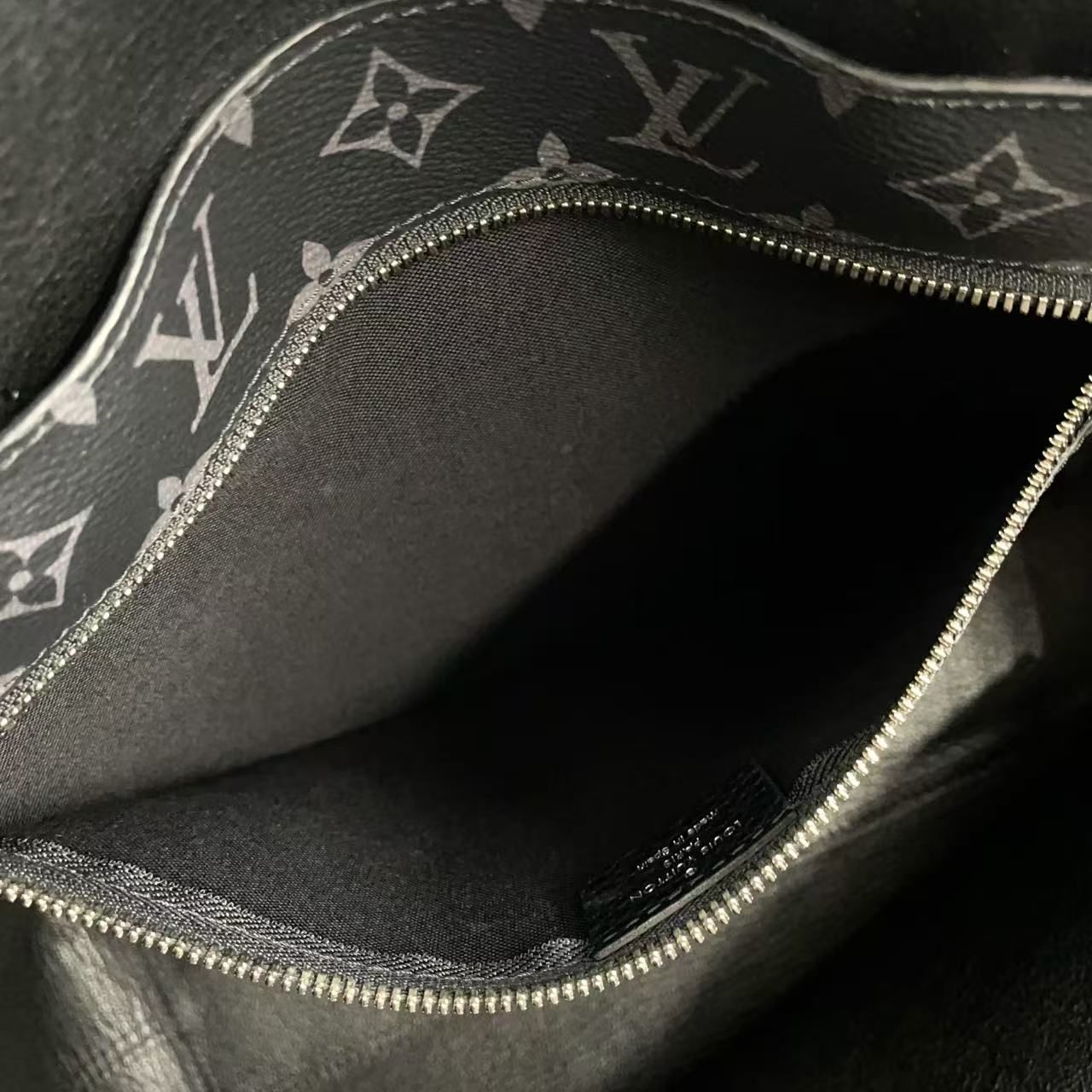 LOUIS VUITTON カバ ヴォワヤージュNV ノワール トリヨンレザー