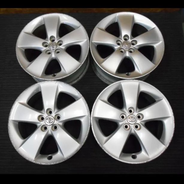 4本セット　30プリウス　トヨタ純正アルミホイール　17インチ 安心のメルカリ便 4本セット 30プリウス トヨタ純正アルミホイール 17インチ 安心