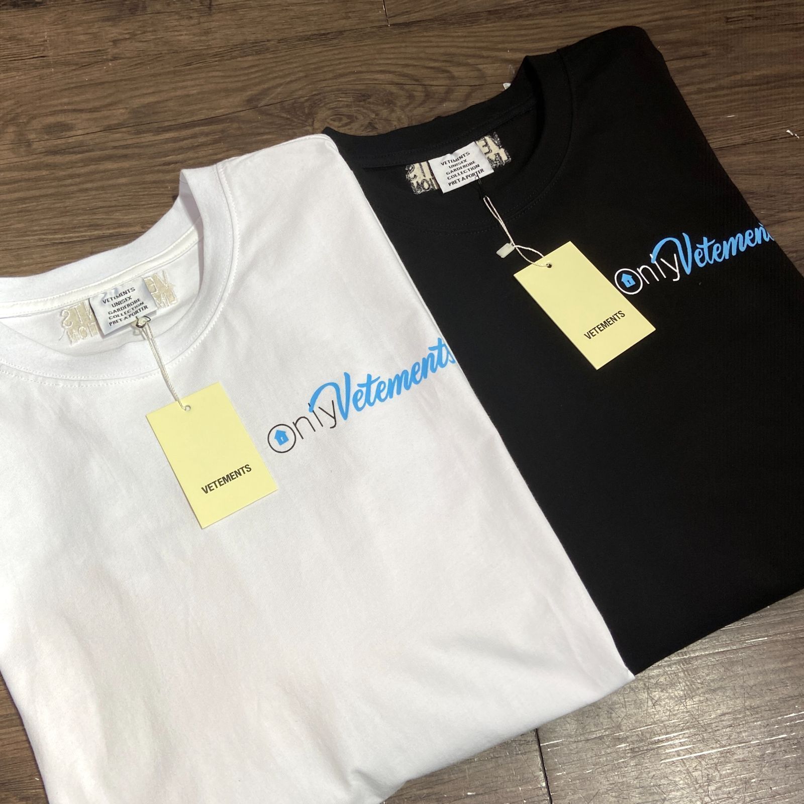 VETEMENTS 新品未使用 ヴェトモン Tシャツ 男女兼用 2色 希少品 【2枚20000円送料無料】 AM778 m4635 - メルカリ