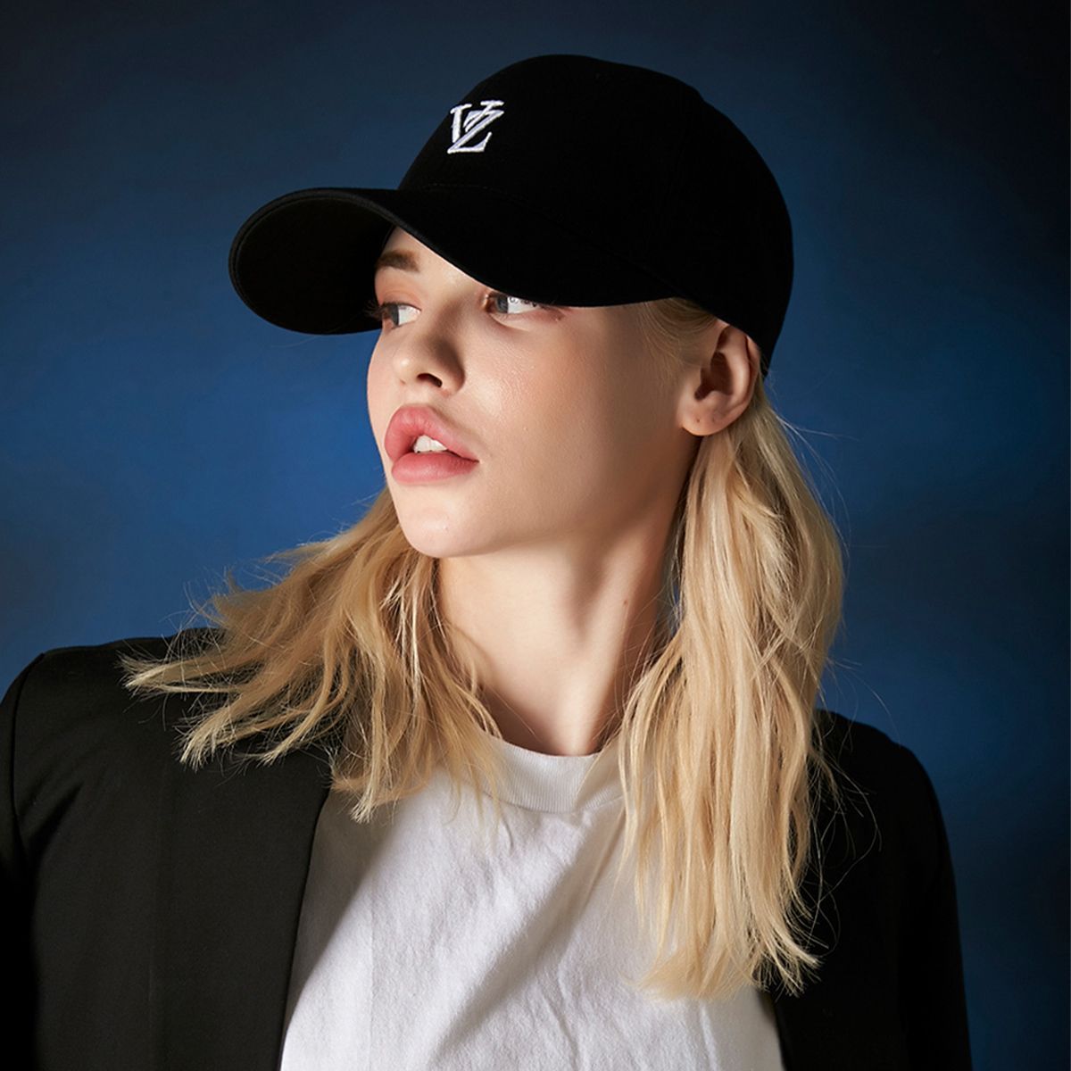 60006 BLACK(504)☆送料無料☆ 正規品 VARZAR キャップ バザール 3D Monogram logo over fit ball  cap ロゴ 帽子 ユニセックス 韓国 K-POP 芸能人 アイドル愛用 メンズ レディース [帽子] メルカリShops