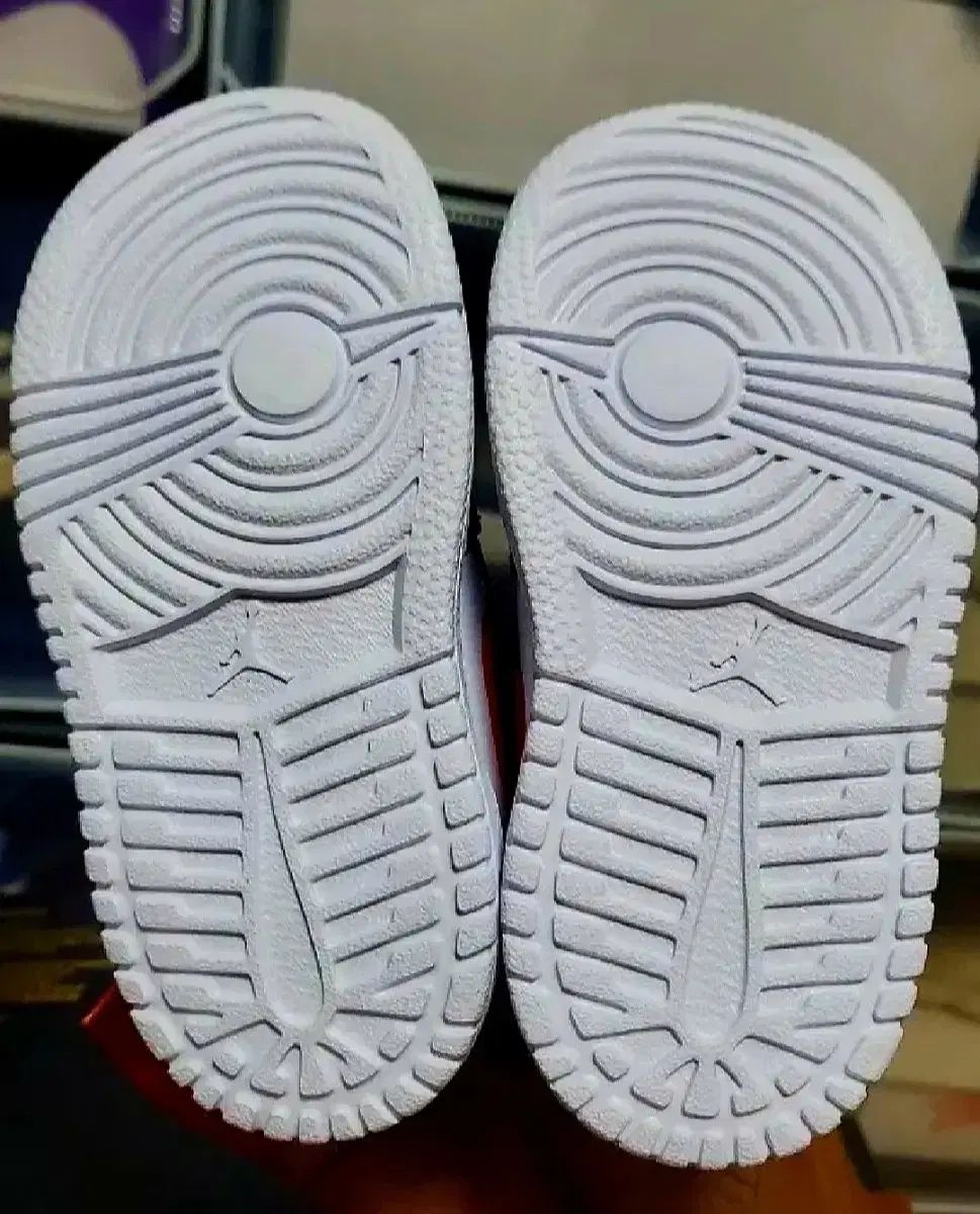 新品 ジョーダン 1 ミッド 黒 ファイヤー 赤 120