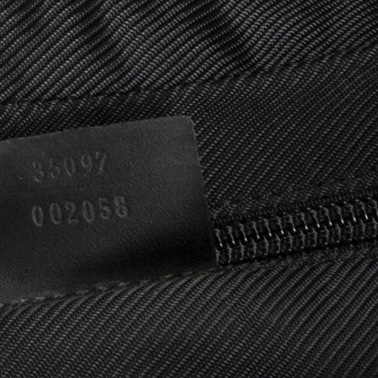 GUCCI グッチスクエアジップメッセンジャー黒GGキャンバスA