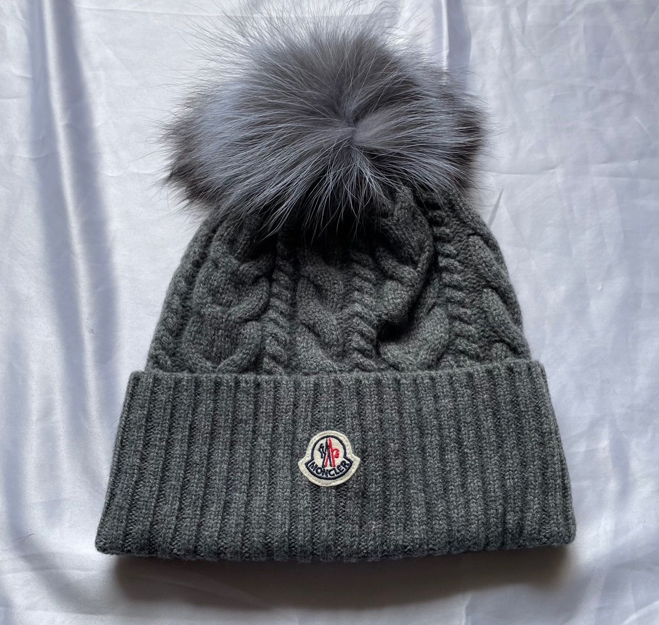 正規取扱店】 可愛い♡☆新品‼️MONCLER ニット帽 ポンポン付 ☆美品