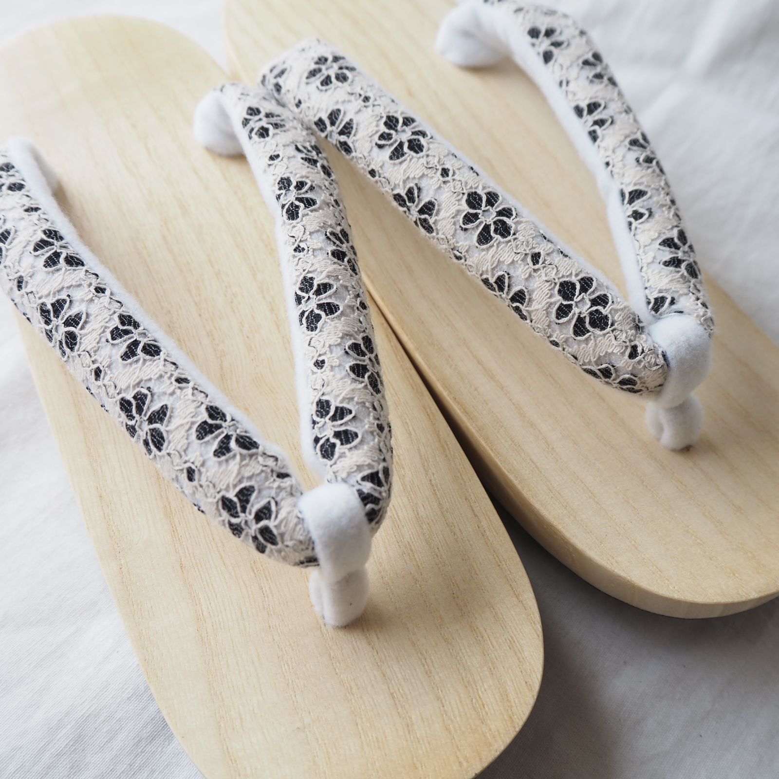 レース鼻緒 下駄 黒/白 花柄 レディース 右近下駄 桐下駄 レース 鼻緒