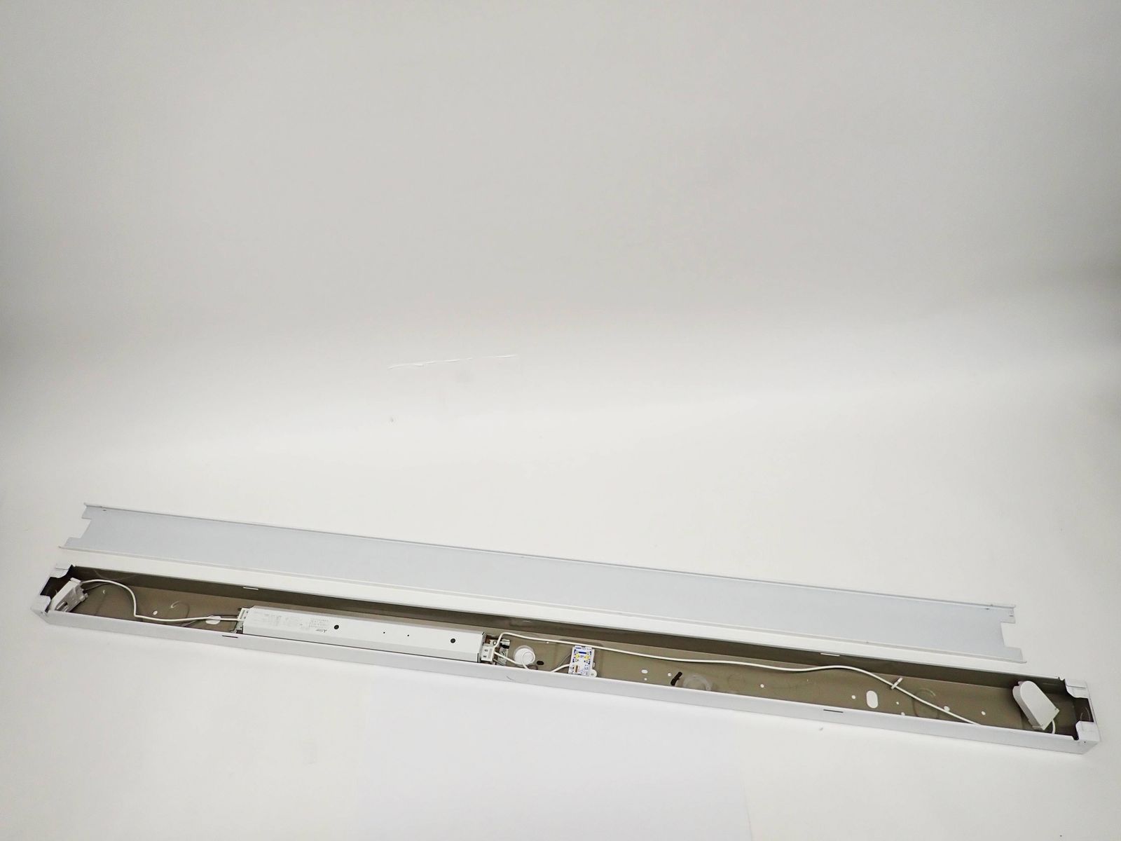 DAIKO ベースライト DBL-4362WW YW 35.25.20 箱型 直管LED用 R2509-177