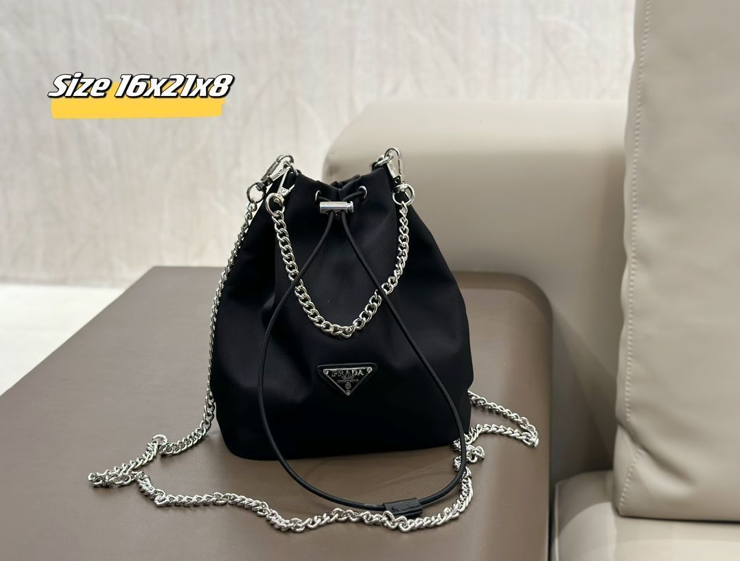 Burberry 8106280B8764 関税送料込 BURBERRY(バーバリー) チェックローカットスニーカー ブラック