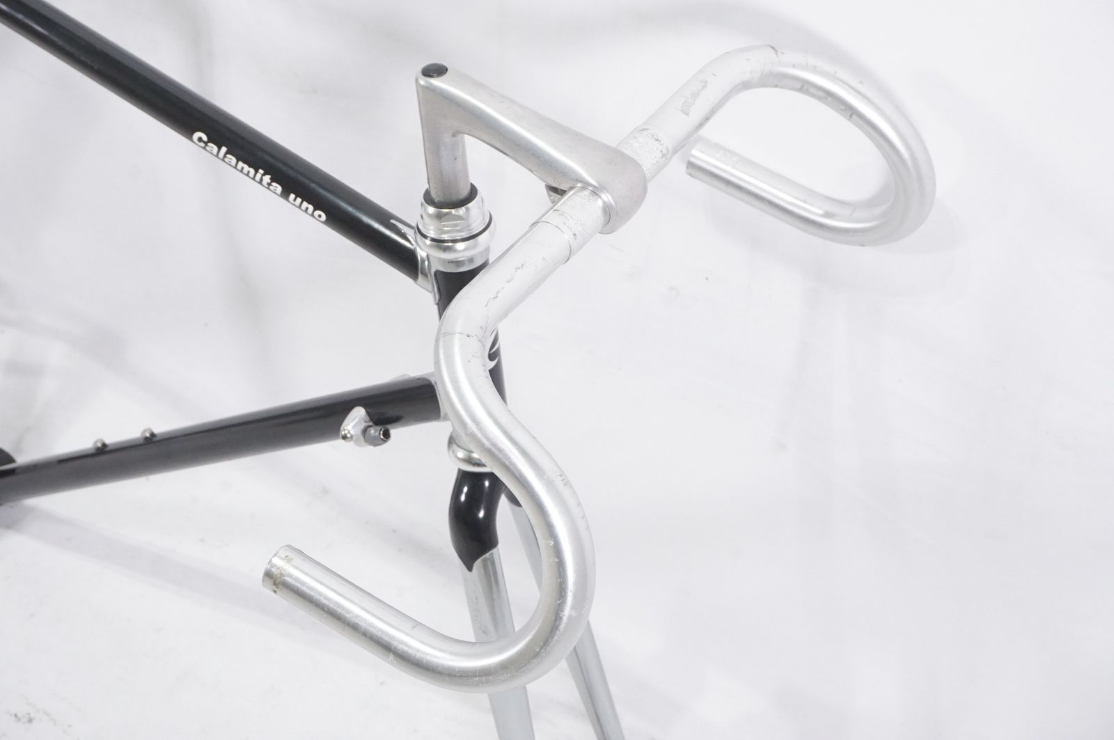 美品 Calamita due カラミータ デュエ 前2×後9段 シマノSORA 美品 Calamita due カラミータ デュエ 前2×後9段 シマノSORA