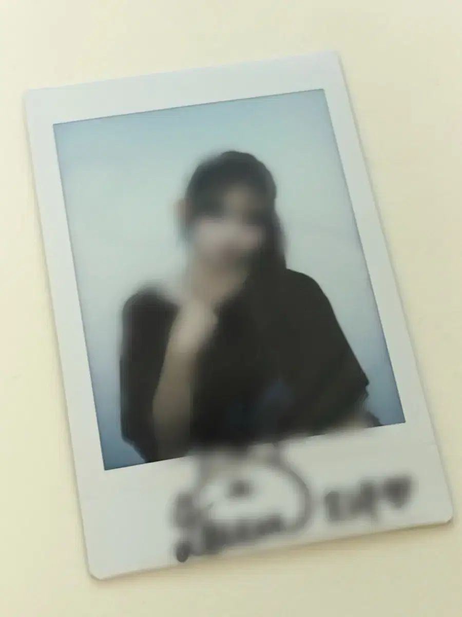 tripleS(トリプルエス) ジウ(JIWOO) サイン入り サイン チェキ