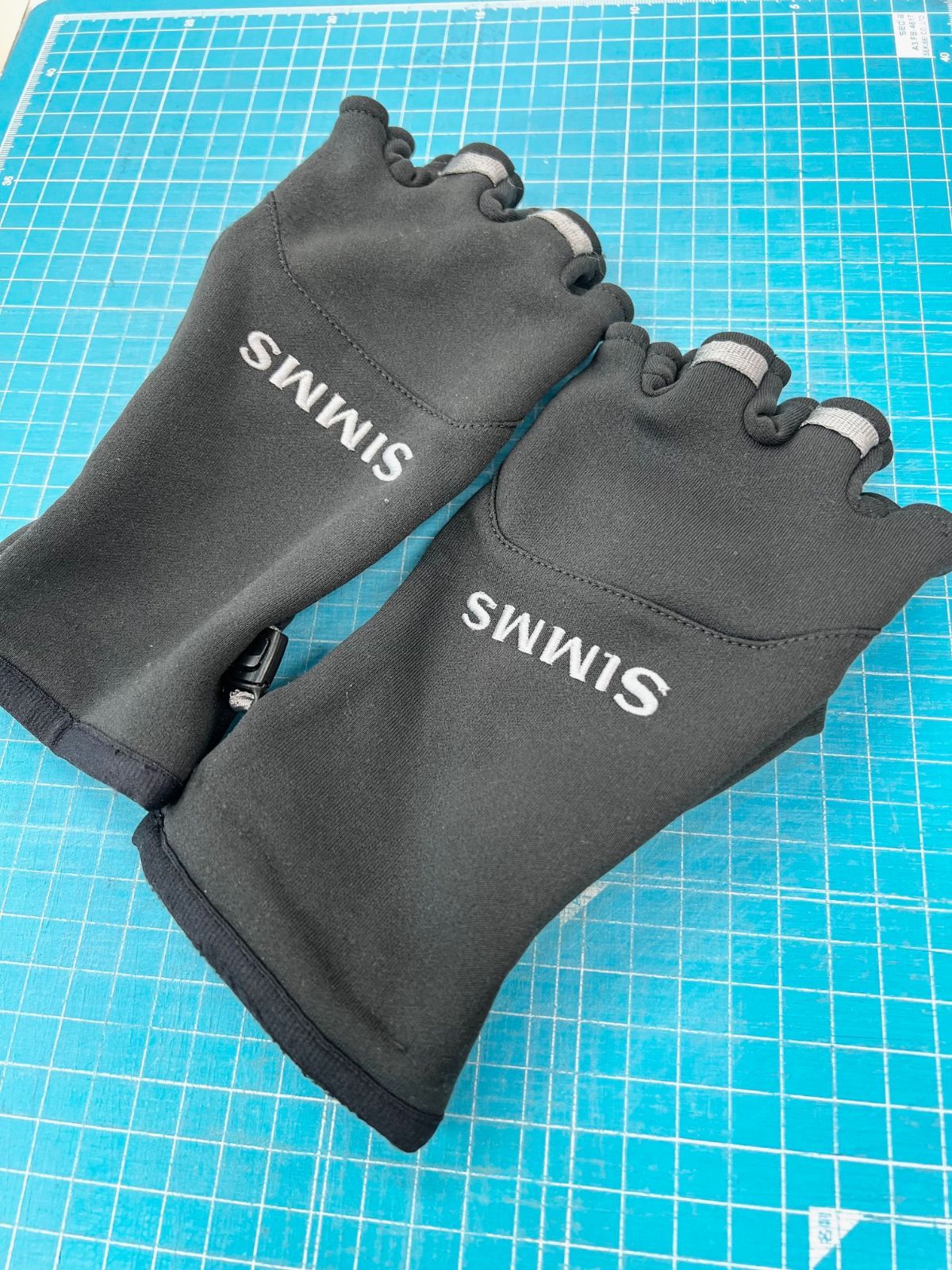 【習志野店店舗併売】ＳＩＭＭＳ ＦＳハーフフィンガーグローブ　Ｓサイズ