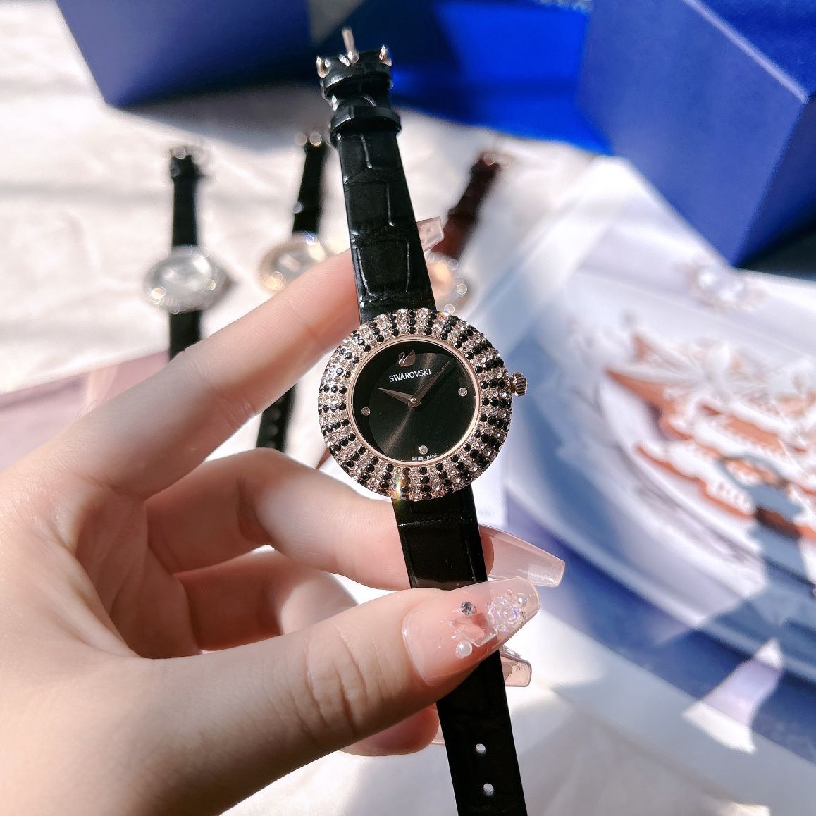 【Emi様分】SWAROVSKI ／スワロフスキー　ダイヤモンド装飾腕時計 今日特価】SWAROVSKI スワロフスキー ダイヤモンド時計 きらめく