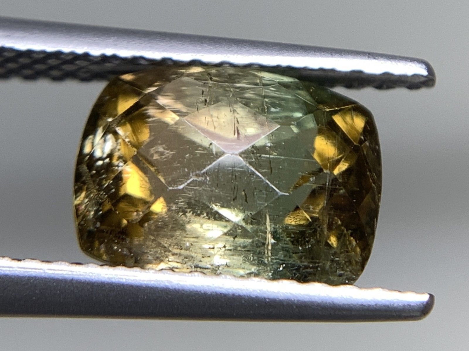 トルマリン（バイカラー） 2.283ct 宝石ソーティング付き 8.8