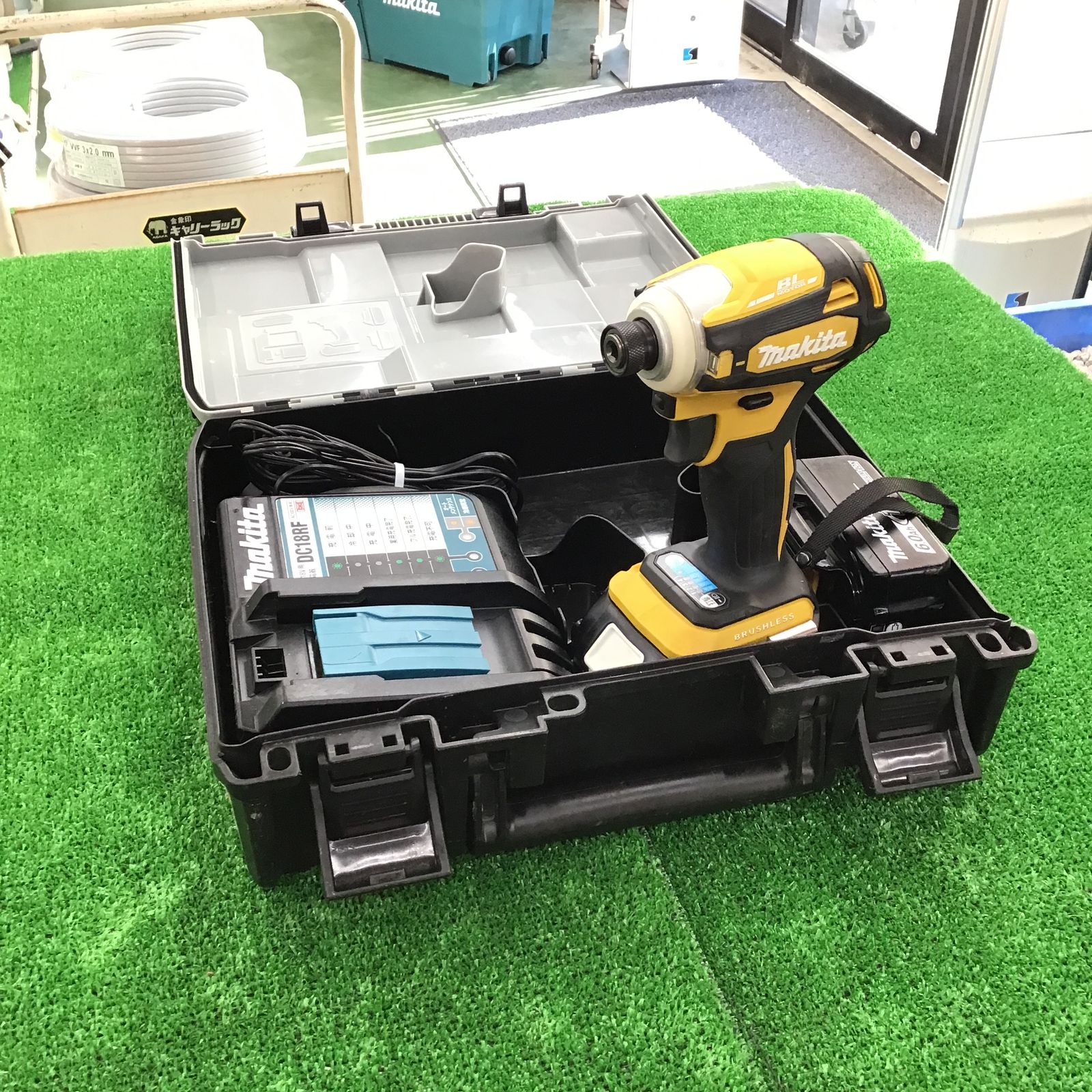 ☆マキタ(makita) コードレスフィニッシュネイラ FN001GRD【八潮店 