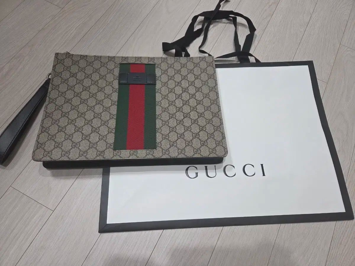 GUCCI グッチ GG Supreme シュプリーム クラッチ
