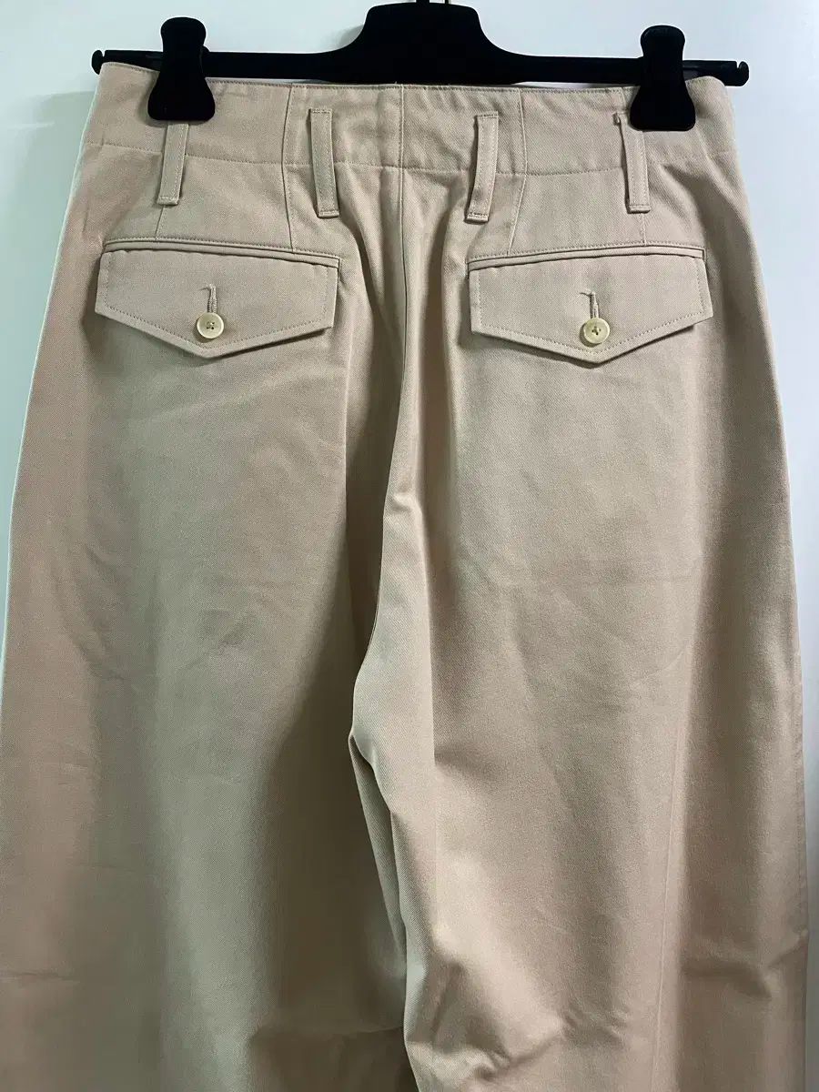 スラックス ベージュ