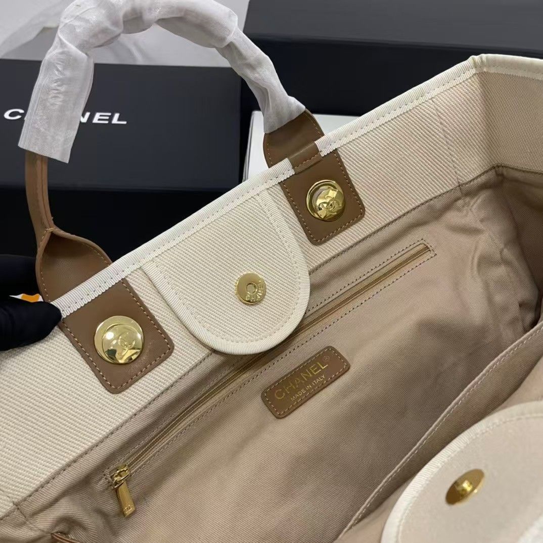 CHANEL ショルダーバッグ パールビジュ付 お値下げしました✨美品CHANEL パール付きショルダーバッグ