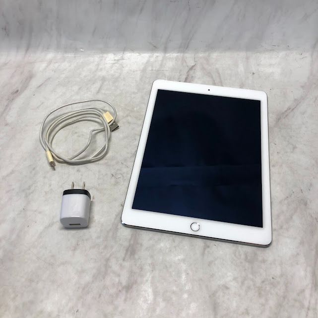 美品】Apple iPad Air 2 Wi-Fi 16GB シルバー A0723 0902ML012
