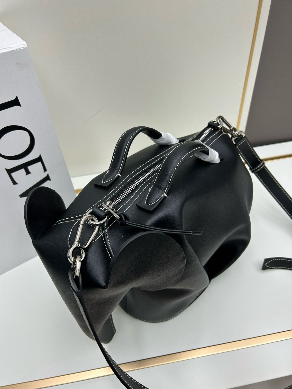 LOEWE elephant ロエベエレファントラージバッグ グレー - メルカリ