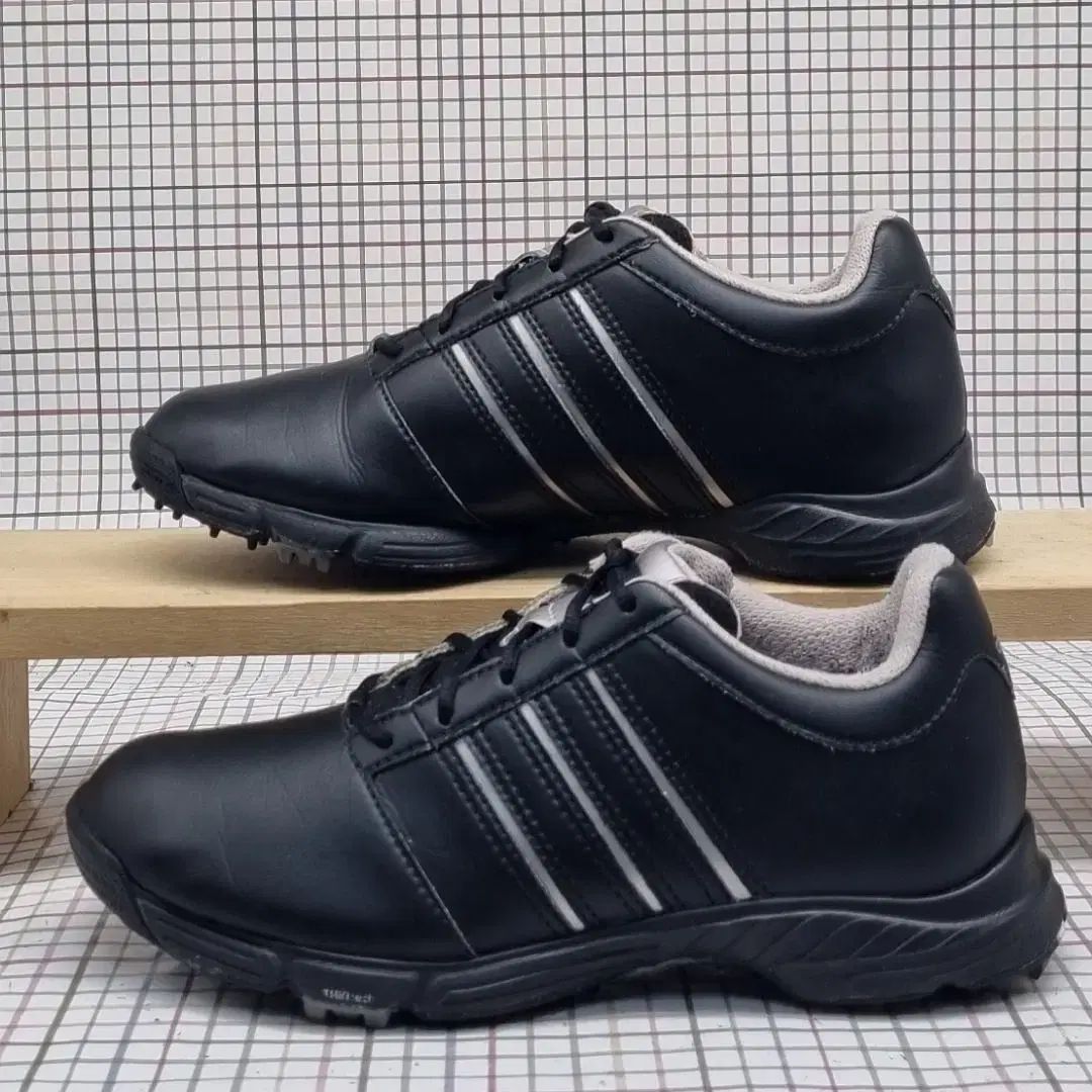 【送料込】adidas ゴルフシューズ 黒（取扱説明書付） adidas アディダス ゴルフシューズ ゼッドジー23 グリッチ