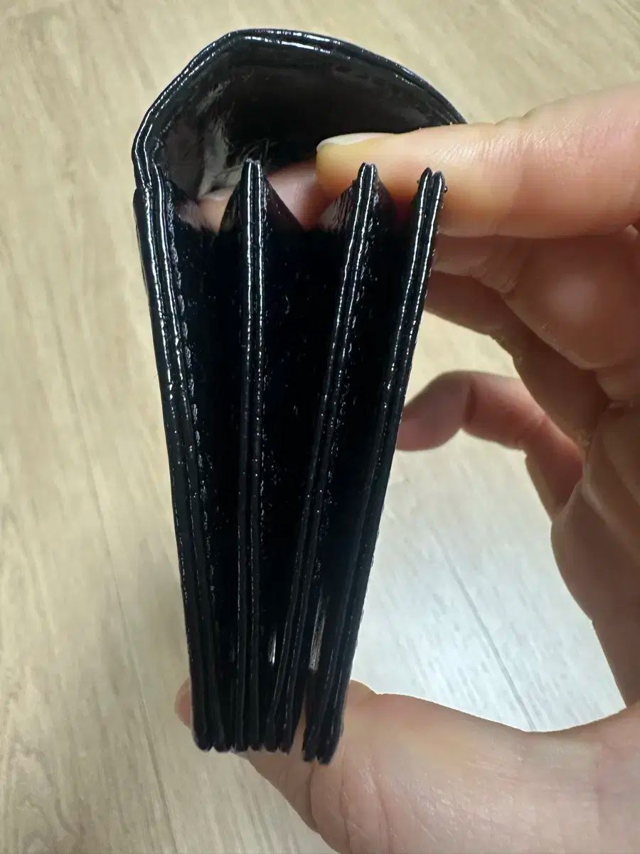 ブラック