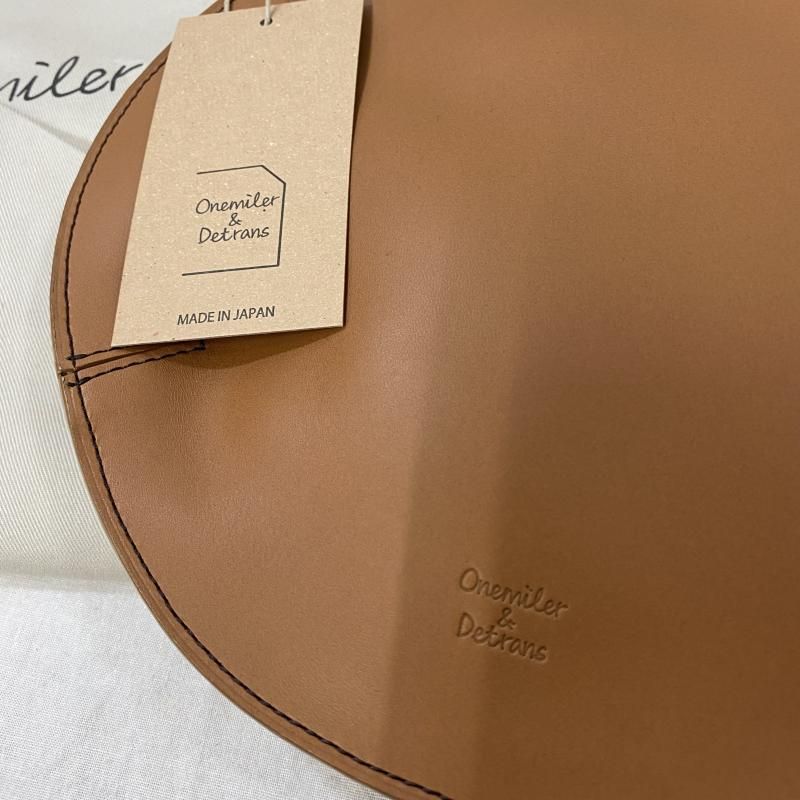 レザー レザー ショルダーバッグ onemiler - detrans Round Sacoche Cognac ヌメ革