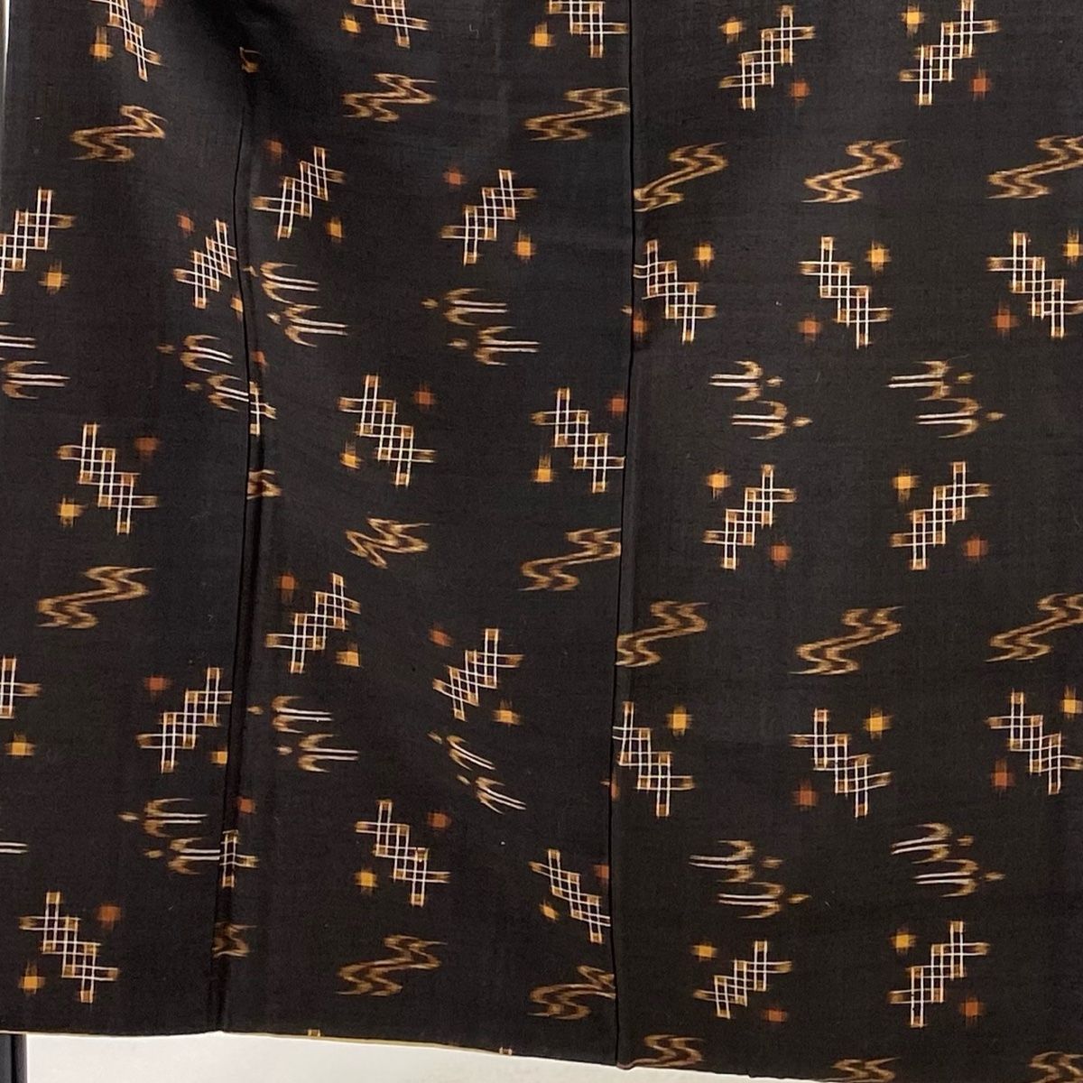 紬 身丈153cm 裄丈62cm S 袷 燕 絣柄 焦茶色 正絹