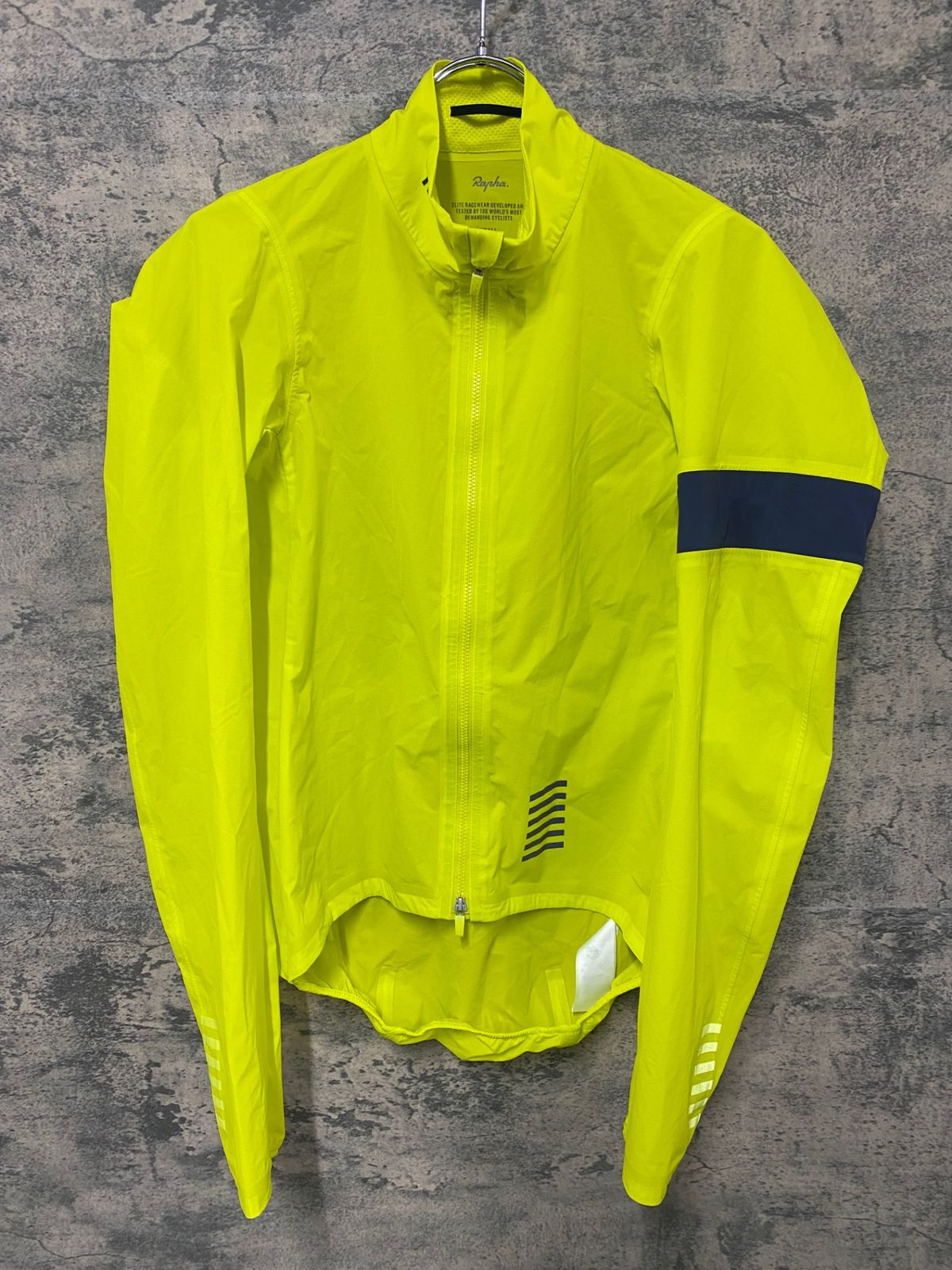 RAPHA ブラック ウィンドブレーカー Raphaウインドジャケットサイズは身長で選ぶ？胸囲腹囲で選ぶ？