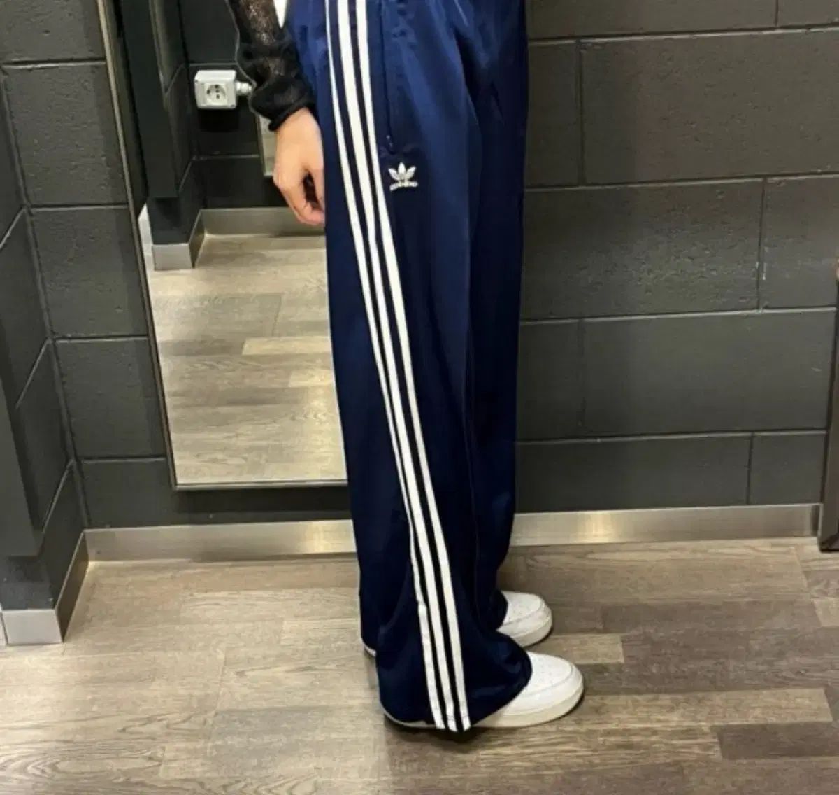 トラックパンツ