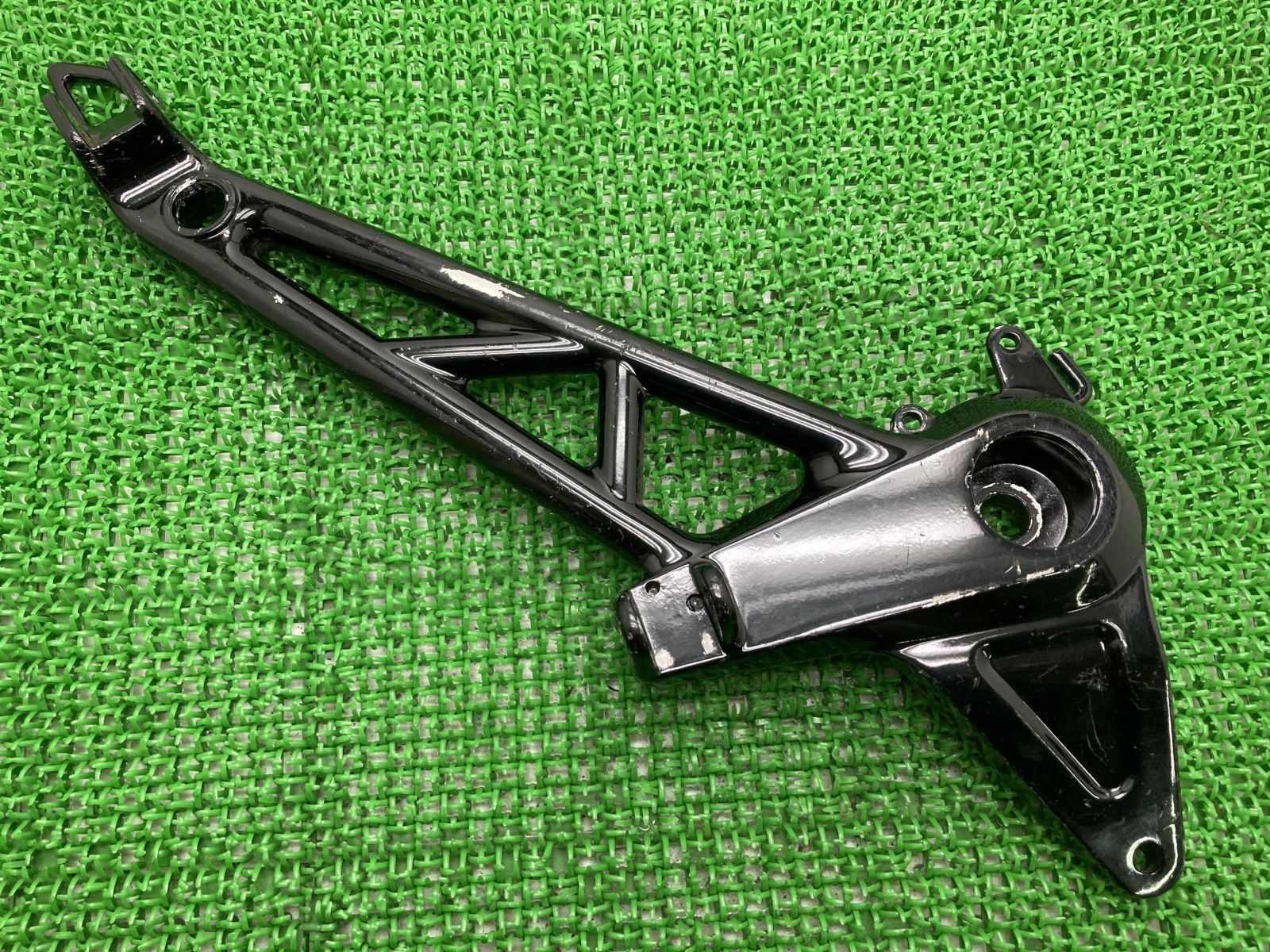 VTR250 ステッププレート 右 黒 ホンダ 純正 バイク 部品 MC33 ステップホルダー 割れ欠け無し 修復素材に ペイント素材に フューエルインジェクション 車検 Genuine 【中古】 35
