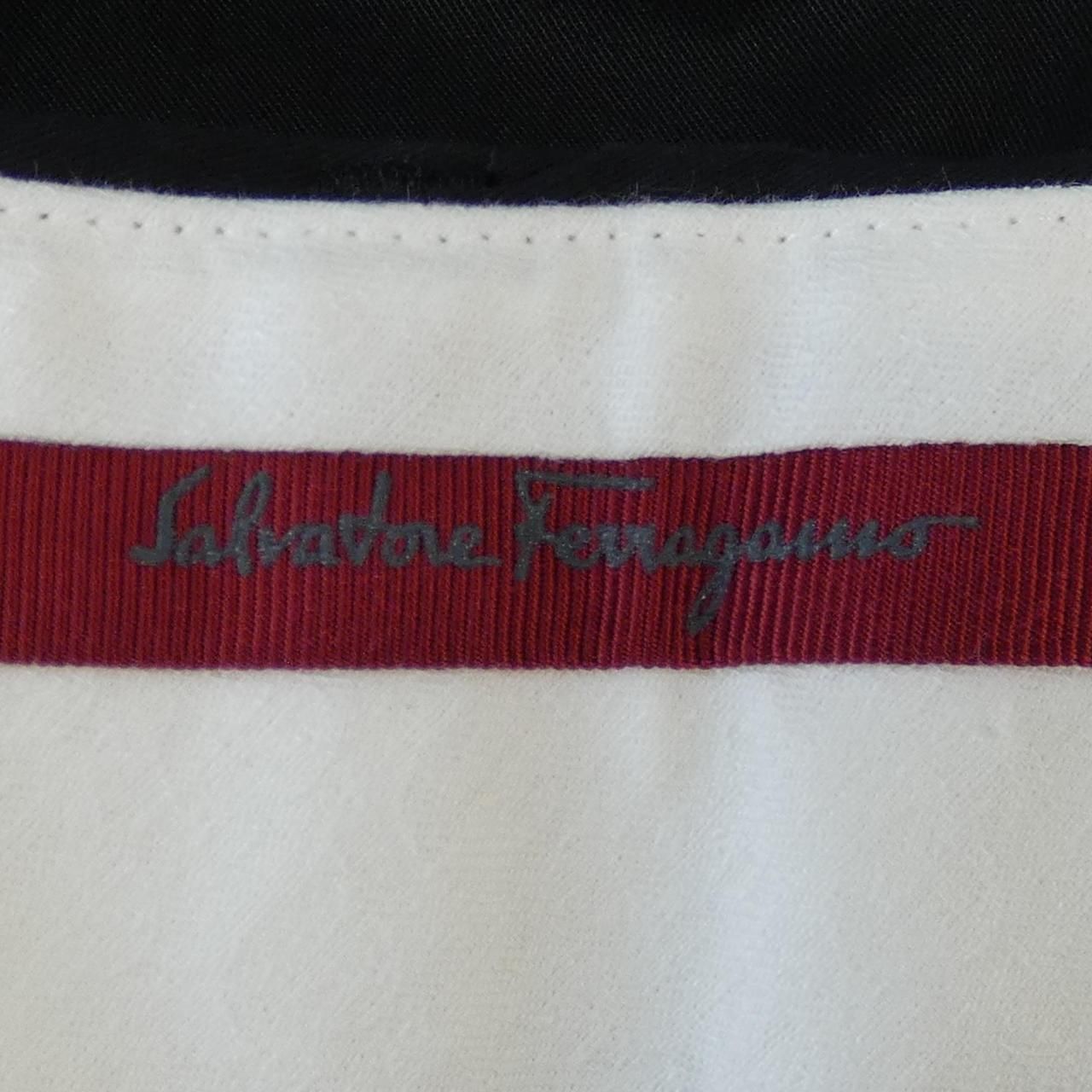 FERRAGAMO パンツ