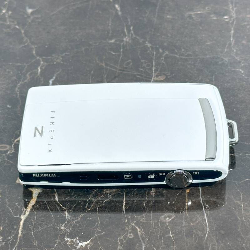 fujifilm finepix Z1000 EXR ホワイト　箱あり 富士フイルム、スマートフォン送信機能搭載「FinePix Z1000EXR