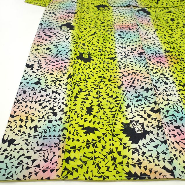 新古品】 小紋 袷 着物 手染め 黒地 黄緑 水色 ピンク 緑