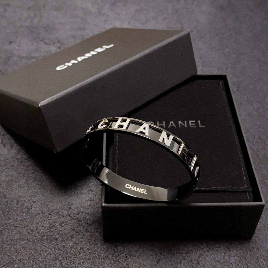 今日特価】Chanel シャネル ナロー エングレーヴ カーボン