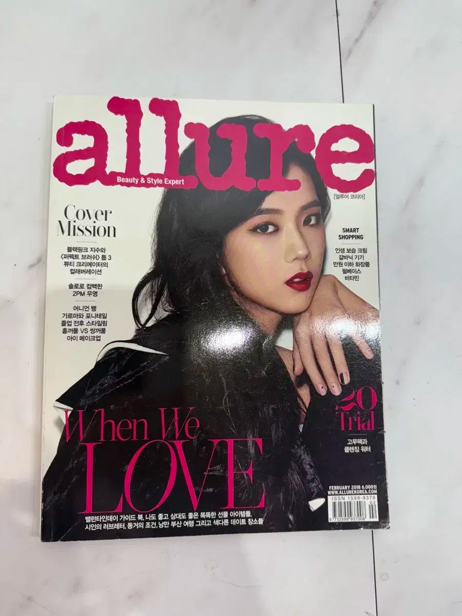 ELLE BLACKPINK ジス 雑誌 表紙 翻訳付き ELLE BLACKPINK ジス 雑誌