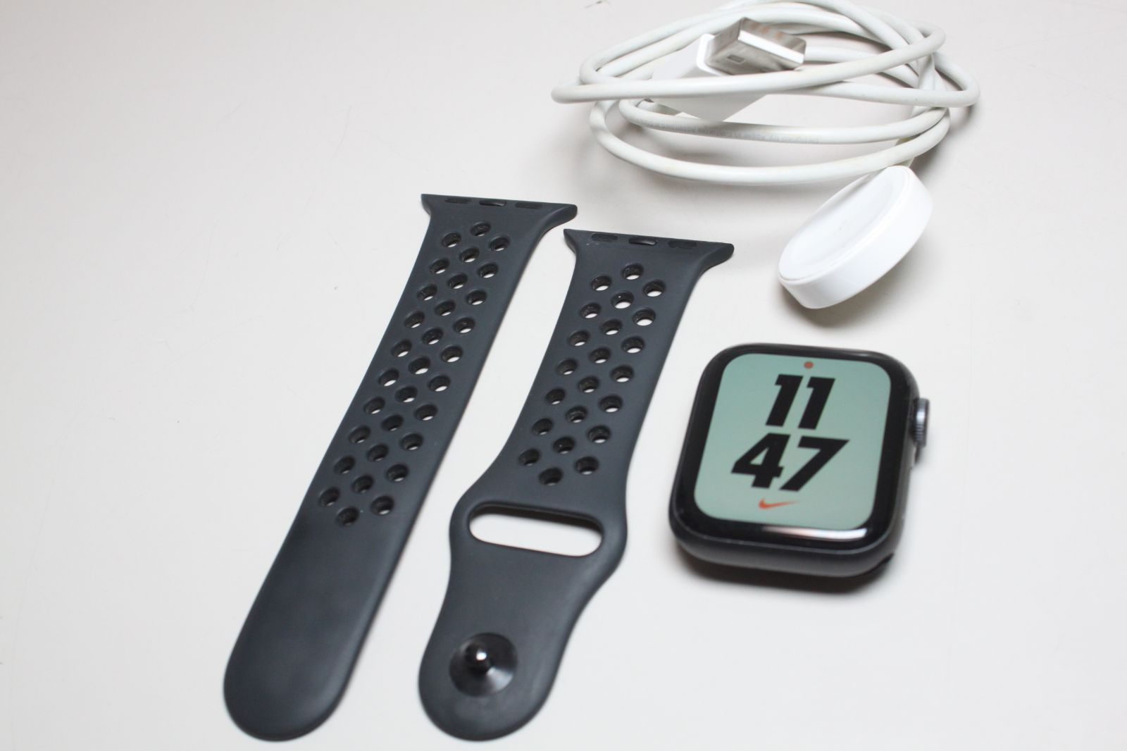 Apple Watch Nike Series 5/GPS+セルラー/40mm/A2156〈MX3D2J/A〉⑥