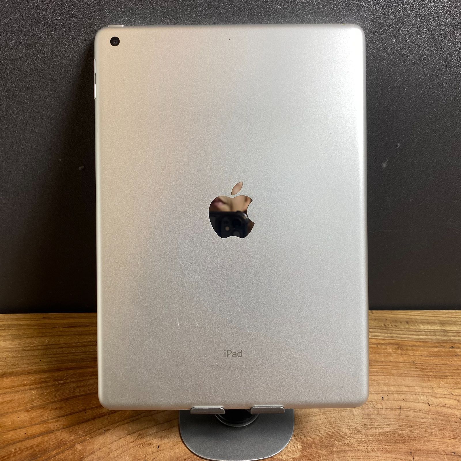 美品 iPad 第5世代 32GB Wi-Fi シルバー - メルカリ
