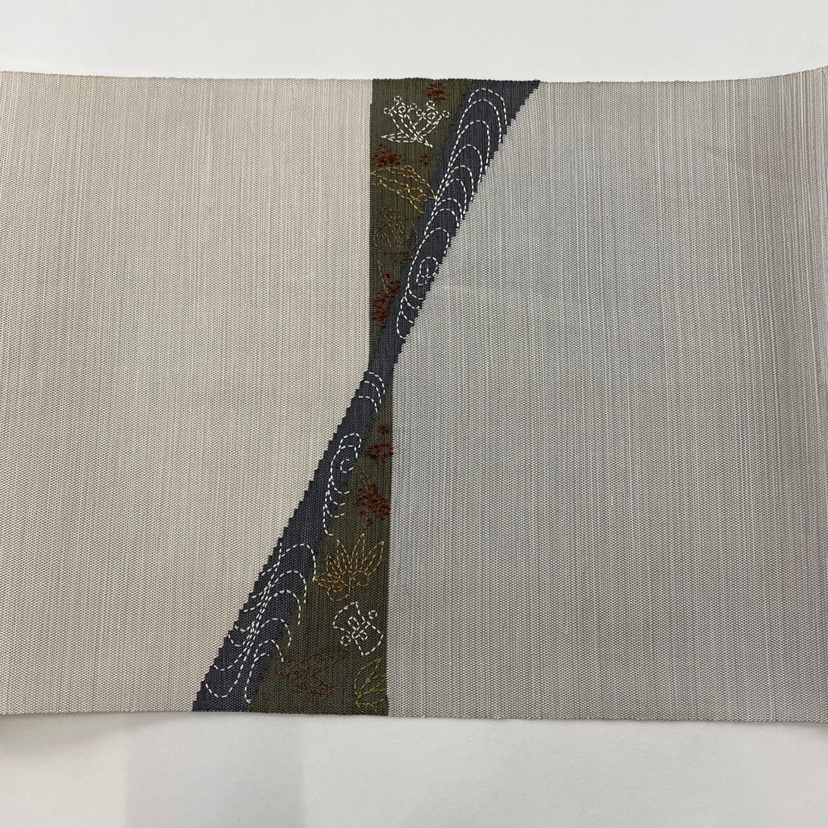 名古屋帯　正絹　刺繍 名古屋帯 秀品 八寸名古屋帯 トンネル仕立て 宝尽くし 観世水