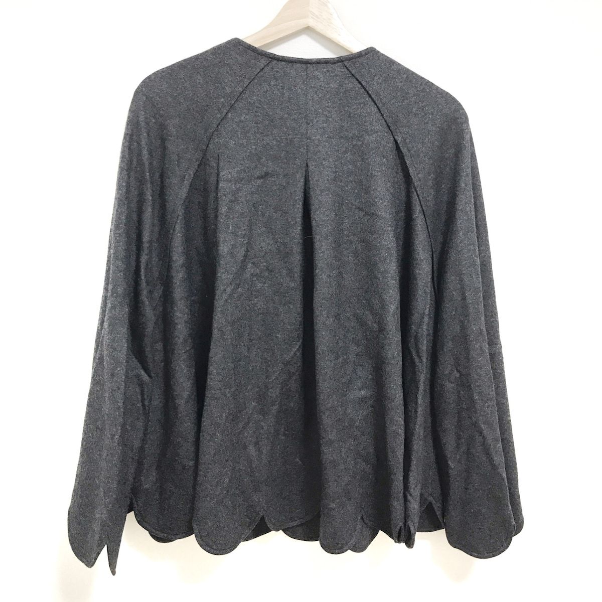 Cygneシーニュ ファーケープコート Lucie ホワイト ケープブラウス