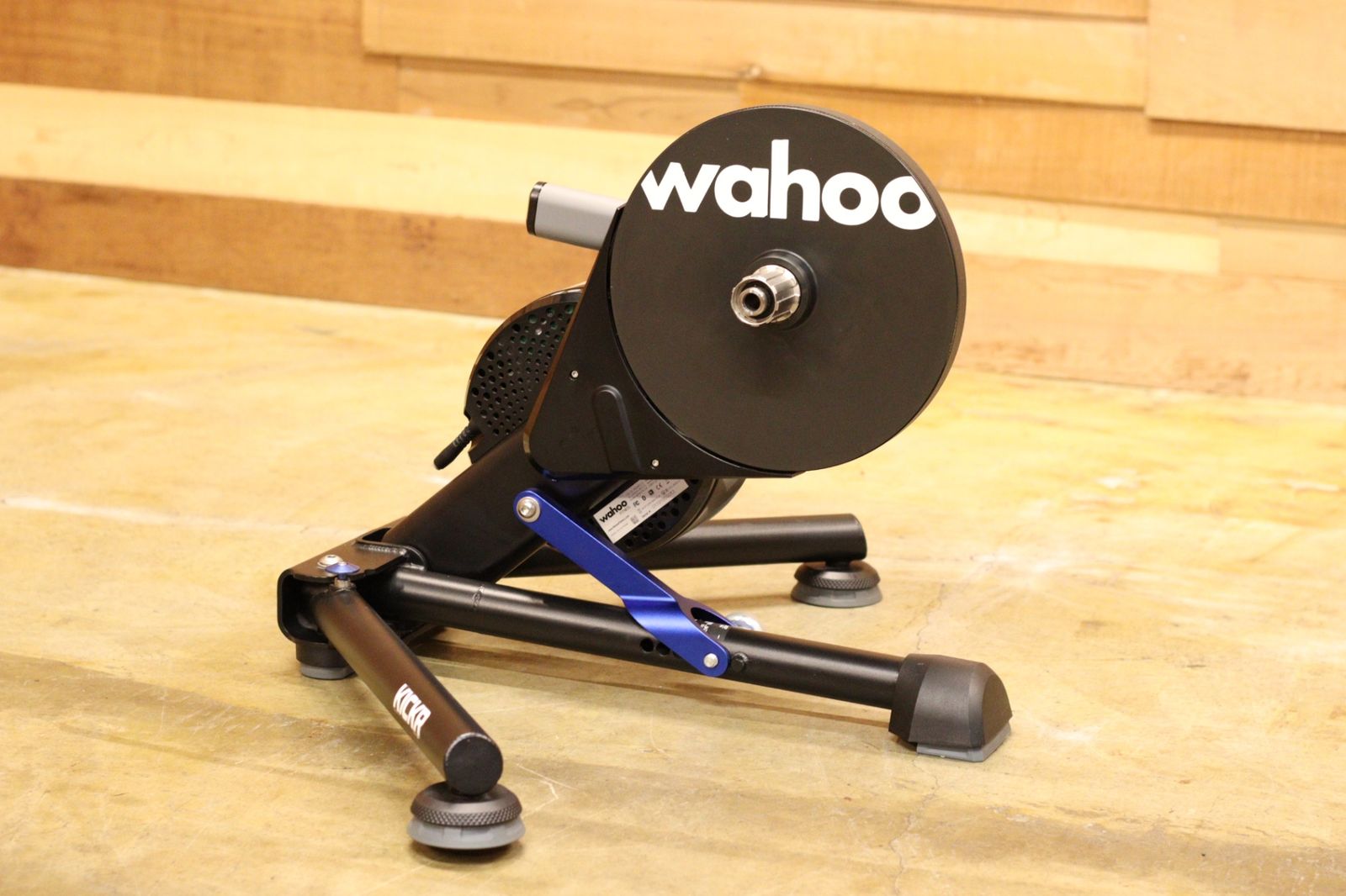 ワフー WAHOO キッカー KICKR V4 ダイレクトドライブ スマートトレーナー ローラー台 立川店