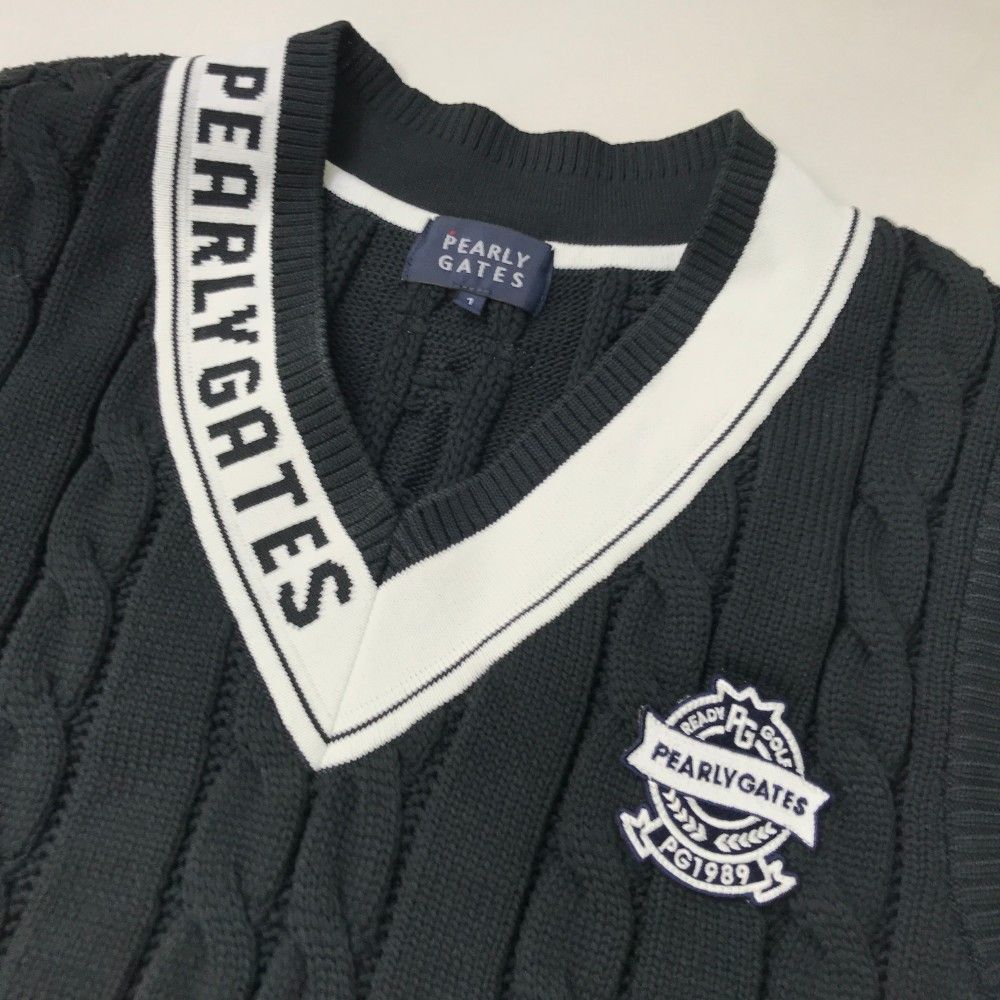 サイズ：1 PEARLY GATES パーリーゲイツ 30周年モデル ニットベスト  ブラック系 [240101457057] ゴルフウェア レディース ストスト サイズ：1 PEARLY GATES パーリーゲイツ 30周年モデル ニット