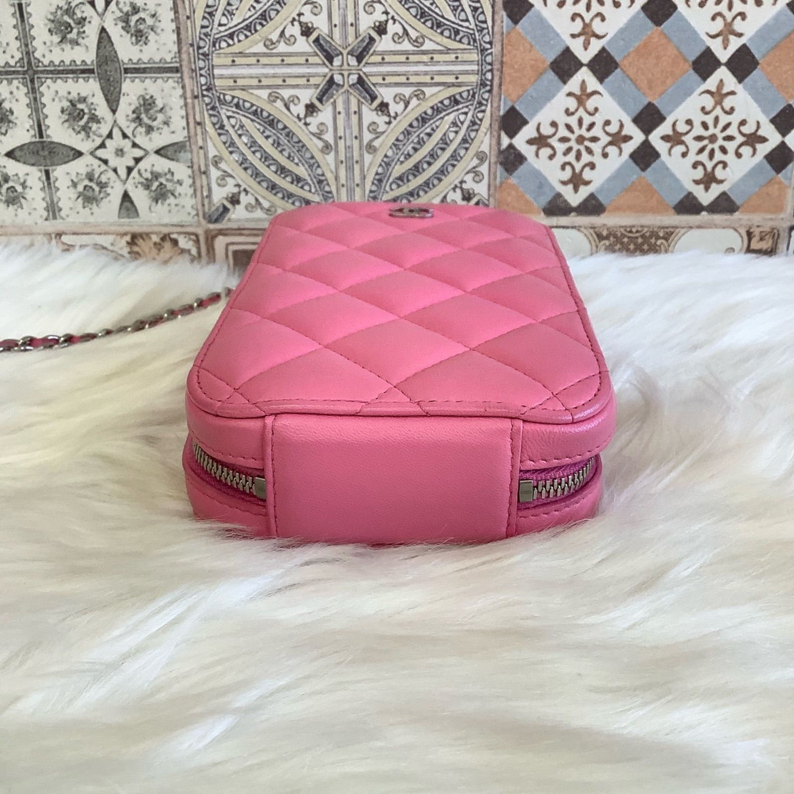 シャネル チェーンフォンポーチ